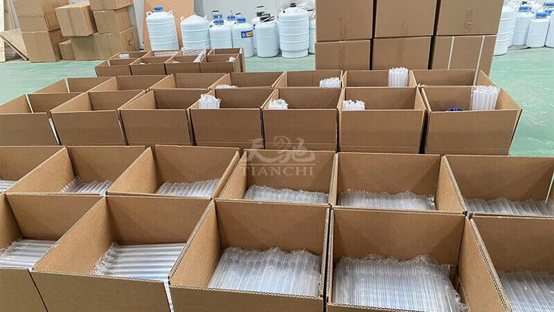 發(fā)往菲律賓的天馳液氮罐正在裝車(chē)-1