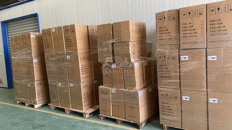 發(fā)往菲律賓的天馳液氮罐正在裝車(chē)-3